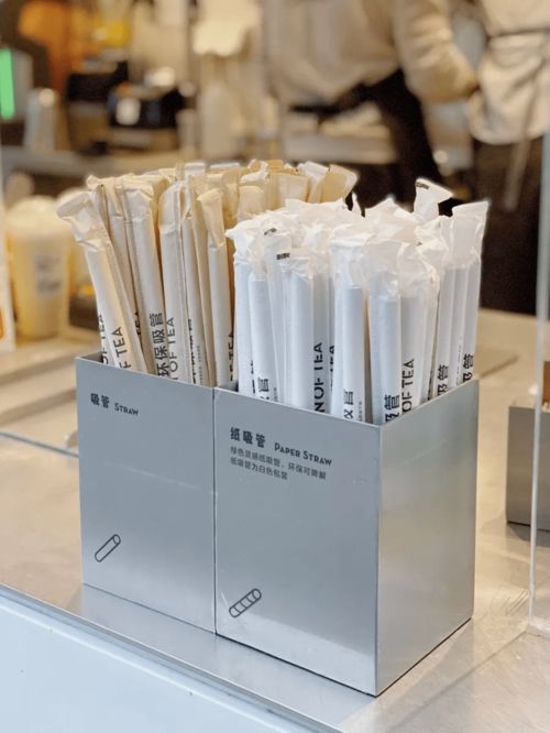 每根軟掉的紙吸管背后都有一個(gè)硬起來的拳頭